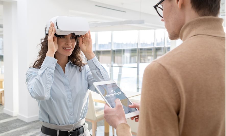 In-Hand Advertising with Augmented Reality Technology